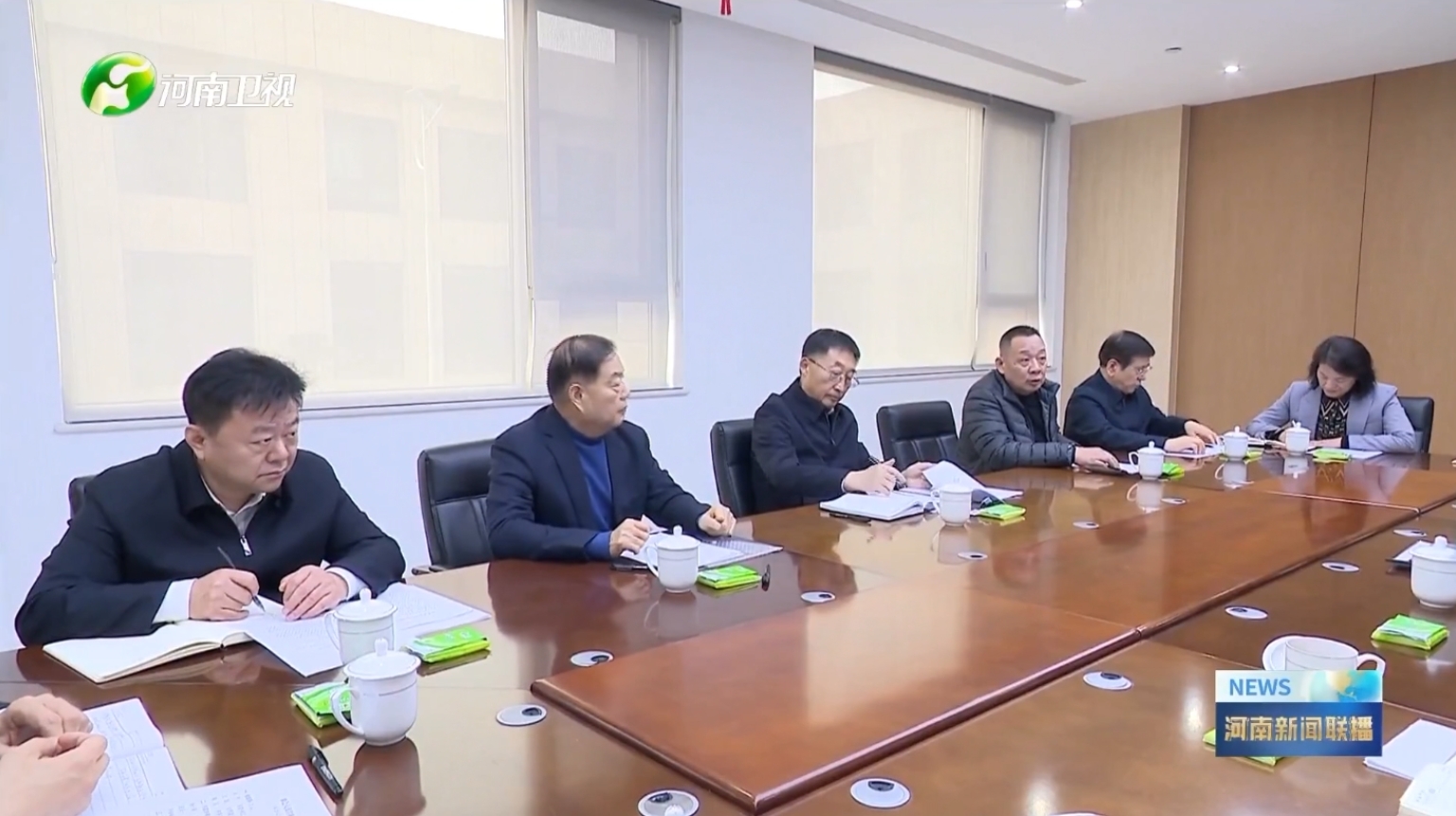 河南衛(wèi)視新聞聯(lián)播報道森源集團黨委書記、創(chuàng)始人楚金甫參加省委書記劉寧在許昌召開的民營企業(yè)座談會